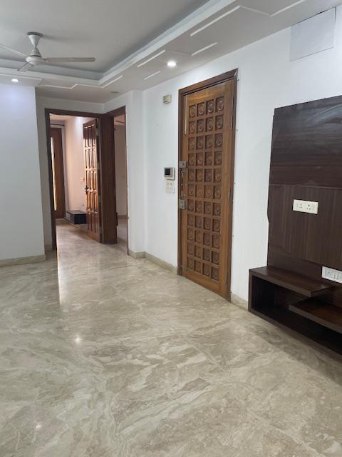 🏠 3 BHK Builder Floor for Rent | Top Floor | Roof Rights | ₹50,000/Month Premium Top Floor 3 BHK | Park Facing | Roof Rights | Lift | Parking | Janakpuri